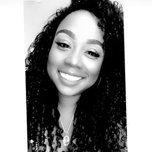 Meet your Posher, Yolanda